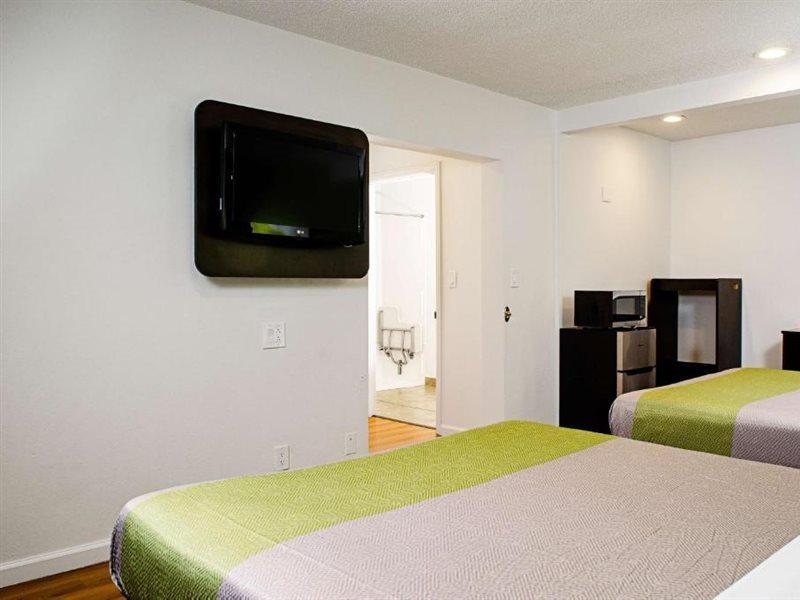 Motel 6-Modesto, Ca - Downtown Bagian luar foto