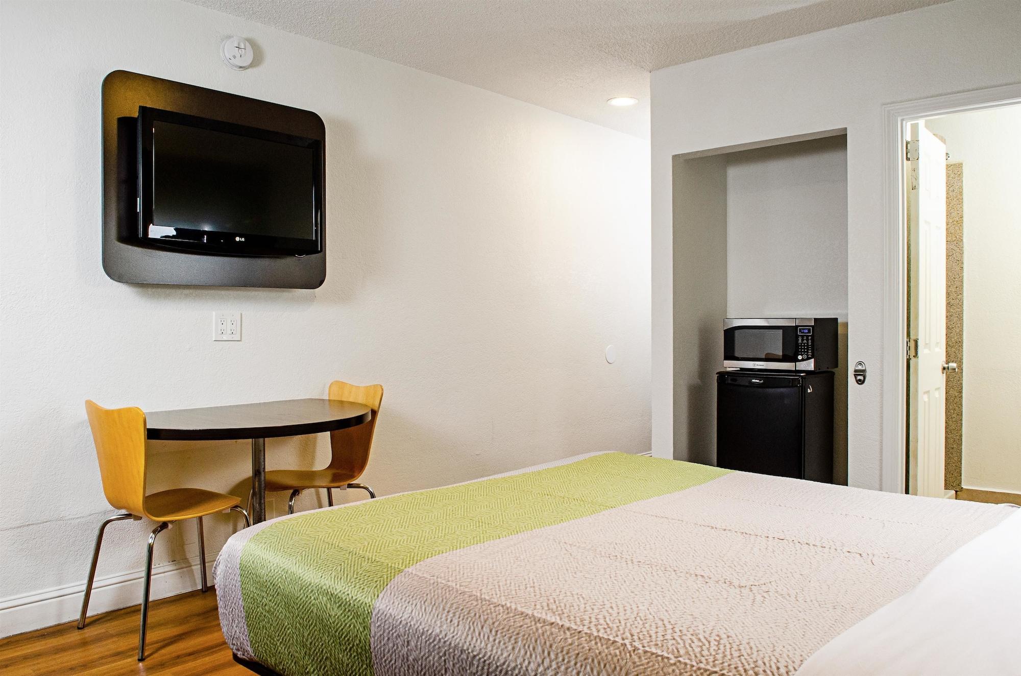 Motel 6-Modesto, Ca - Downtown Bagian luar foto