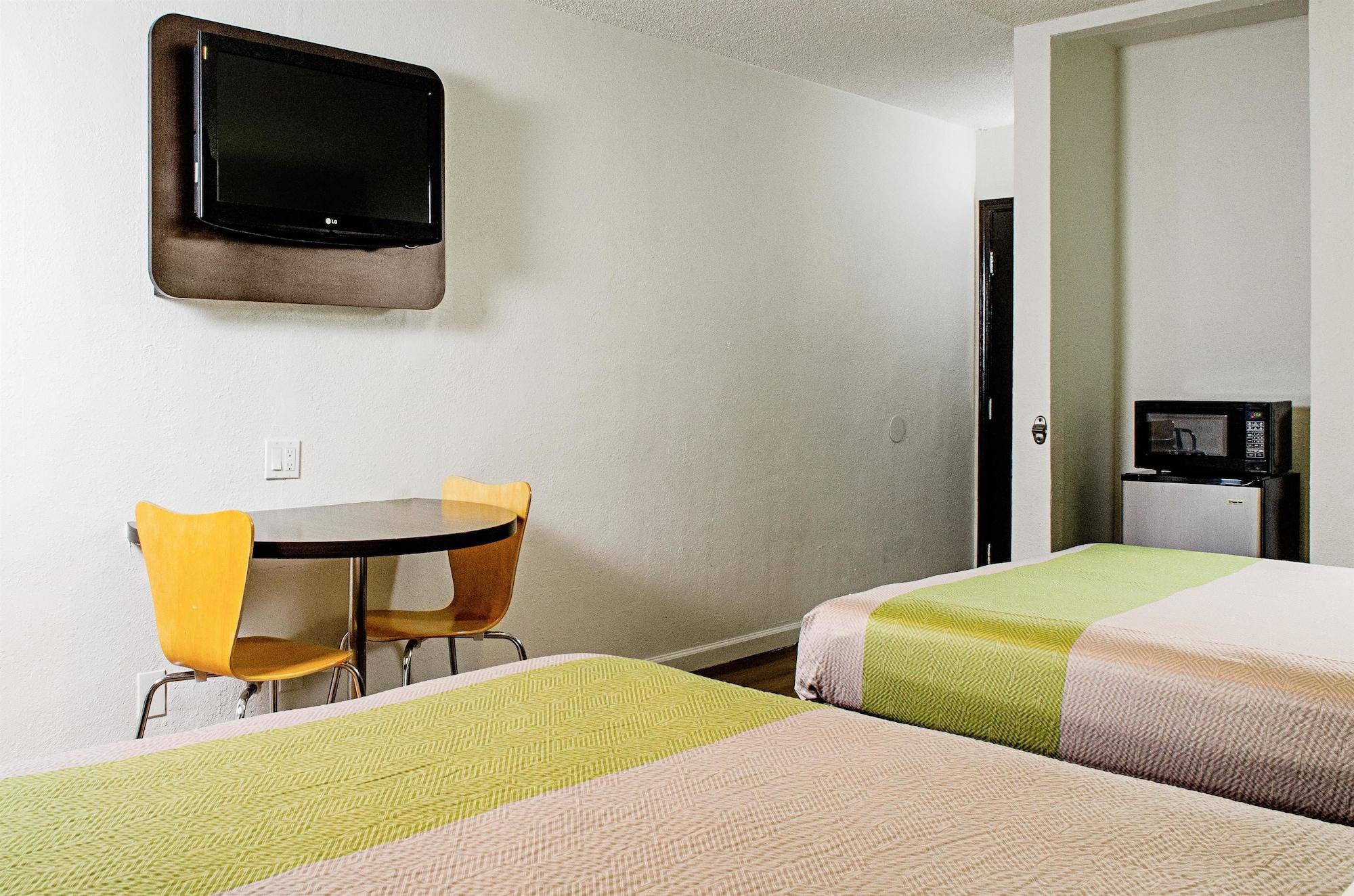 Motel 6-Modesto, Ca - Downtown Bagian luar foto