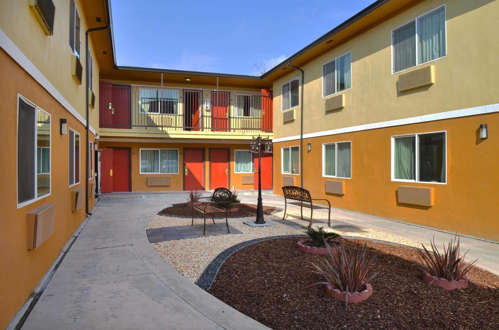 Motel 6-Modesto, Ca - Downtown Bagian luar foto