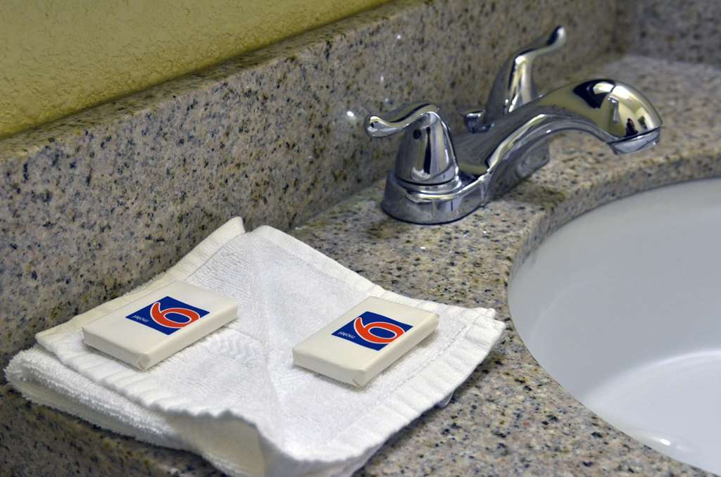 Motel 6-Modesto, Ca - Downtown Ruang foto